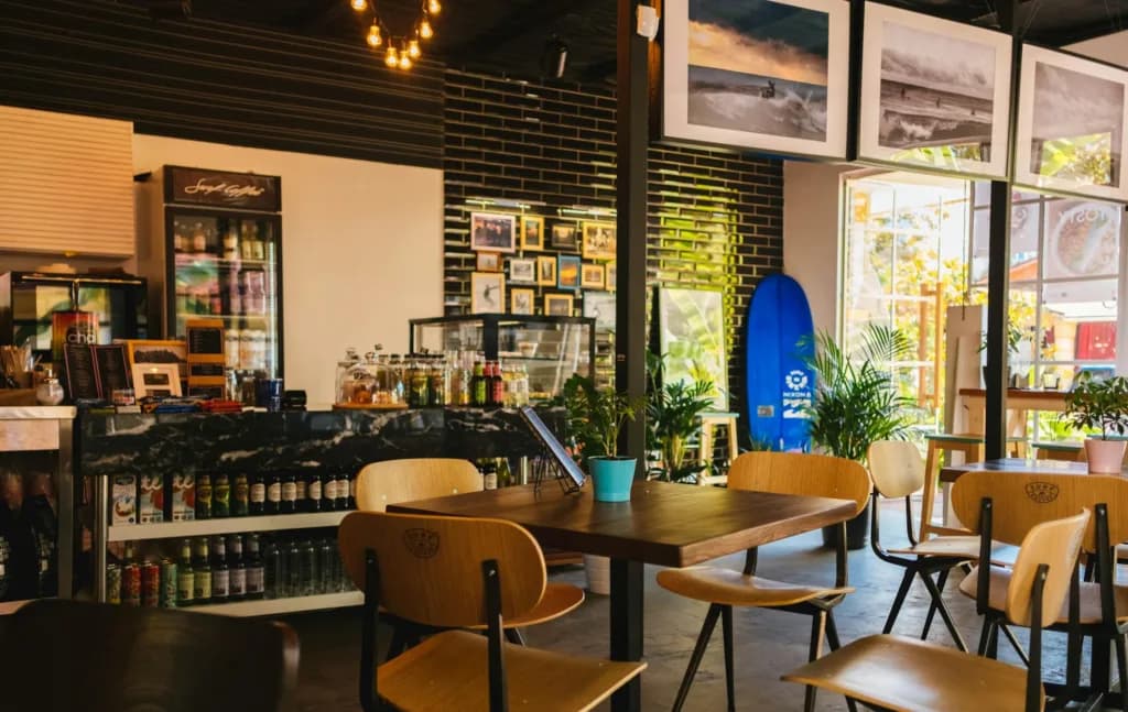Mau Bisnis Cafe? Yuk, Cari Tahu Modal, Keuntungan, dan Lokasi Terbaiknya!